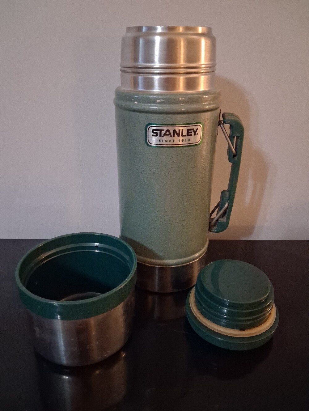VINTAGE STANLEY Classic Vacuum Wide Mouth Thermos.  24 Oz.  Hammertone Green